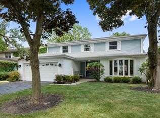 1047 Meadowlark Ln, Glenview, IL 60025