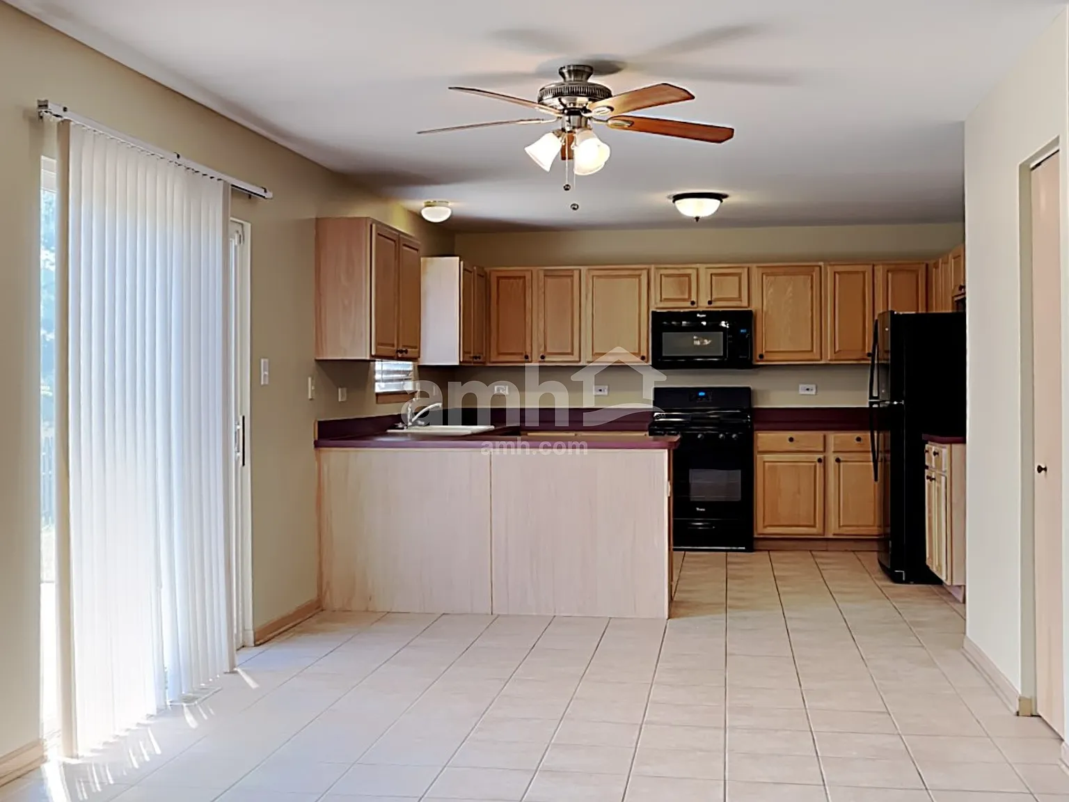 4 bed, 2.5 bath, 2552 sqft, $3,535 — Photo 4