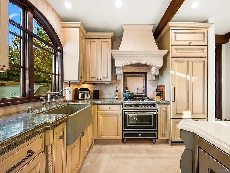 730 Stratford Ct — Photo 12
