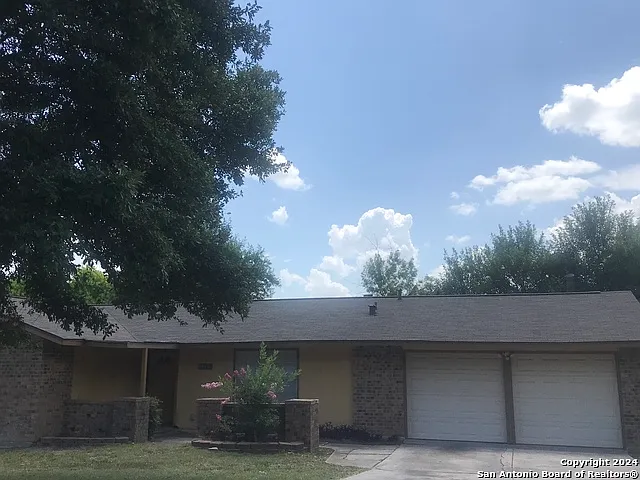 3 bed, 2.0 bath, 1301 sqft, $1,395 — Photo 1