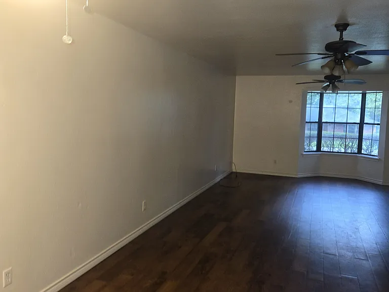 311 Peachtree Ln — Photo 3