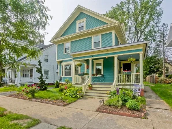 10 Dorchester St, Springfield, MA 01109