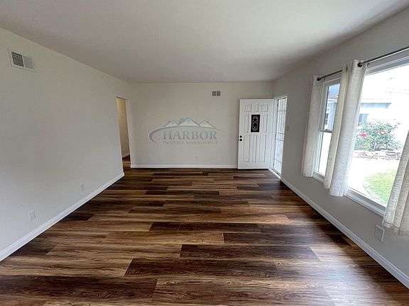 4th image of 16411-16413 Gramercy Pl