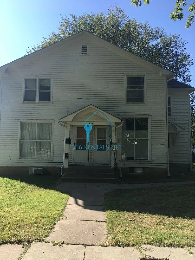 121 W 2nd St — Photo 1