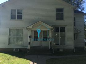 121 W 2nd St, 1
