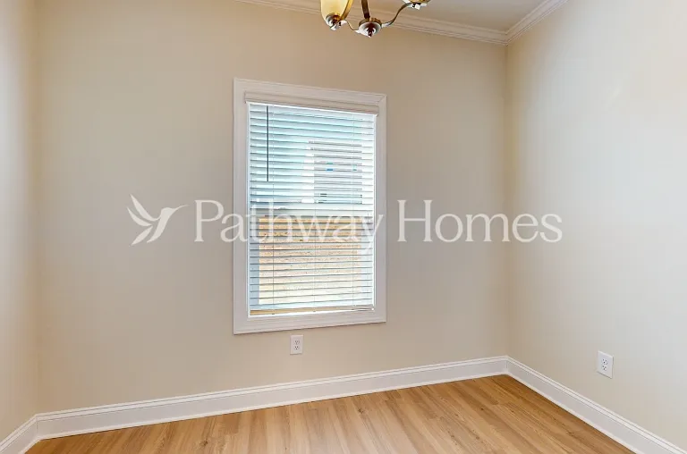 112 S Sina St — Photo 6