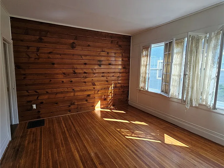 9 Rowley St #3 — Photo 16