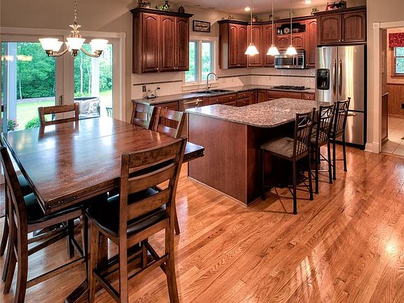 5th image of 6300 Creekbend Ct