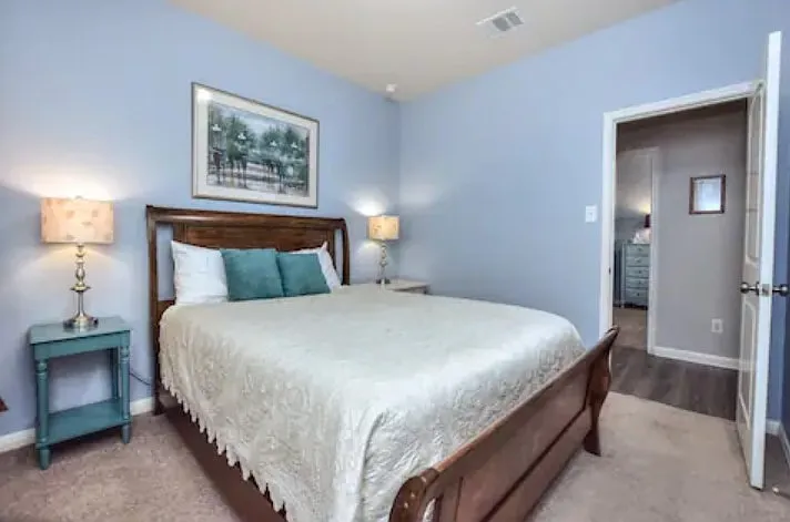 323 Sycamore St — Photo 36