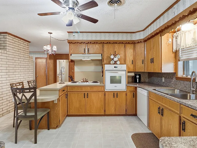 1335 Kathy Ave — Photo 14