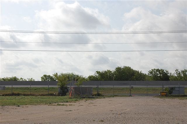 1st image of 5615 N Ih 35