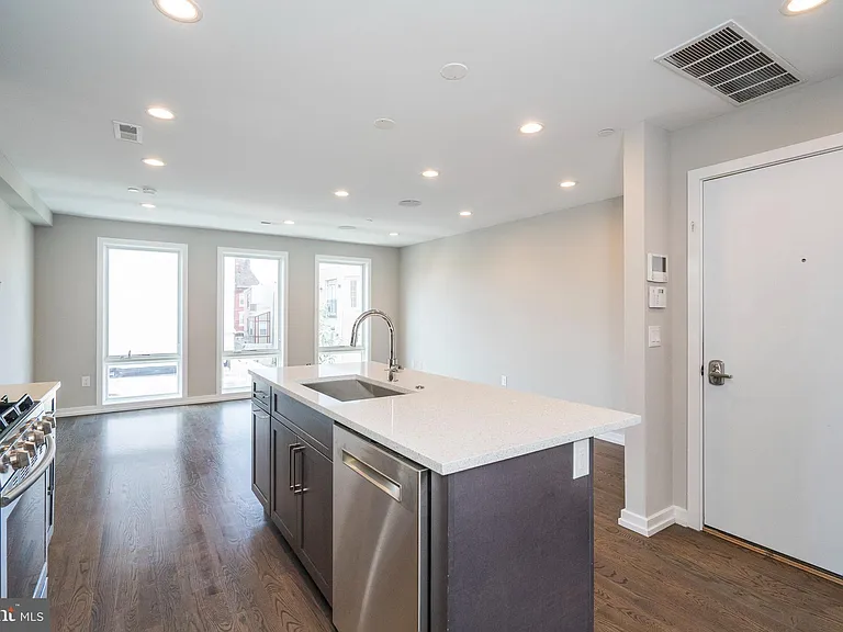 1432 Clymer St #3 — Photo 7