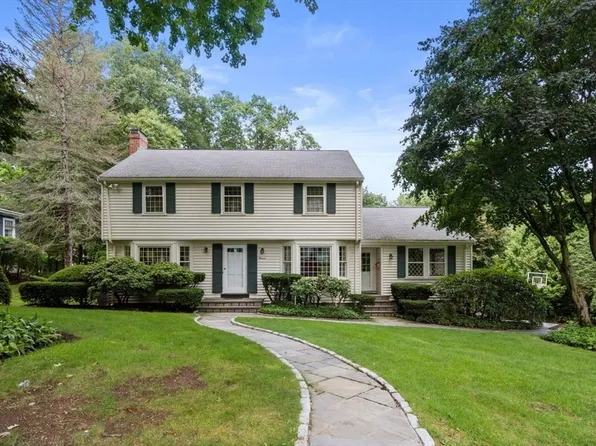 11 Nantucket Rd, Wellesley, MA 02481