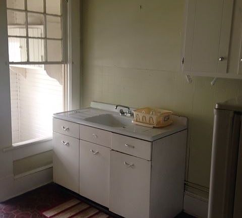 2nd image of 2432 Creswell Ave APT 4