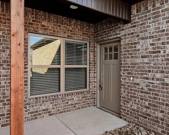 336 Turnberry Ct — Photo 2