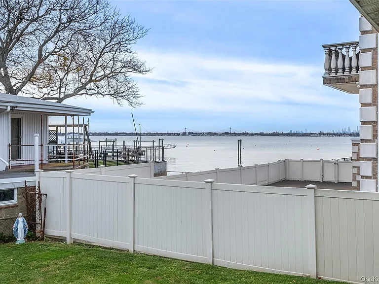 10 Pell Pl — Photo 26