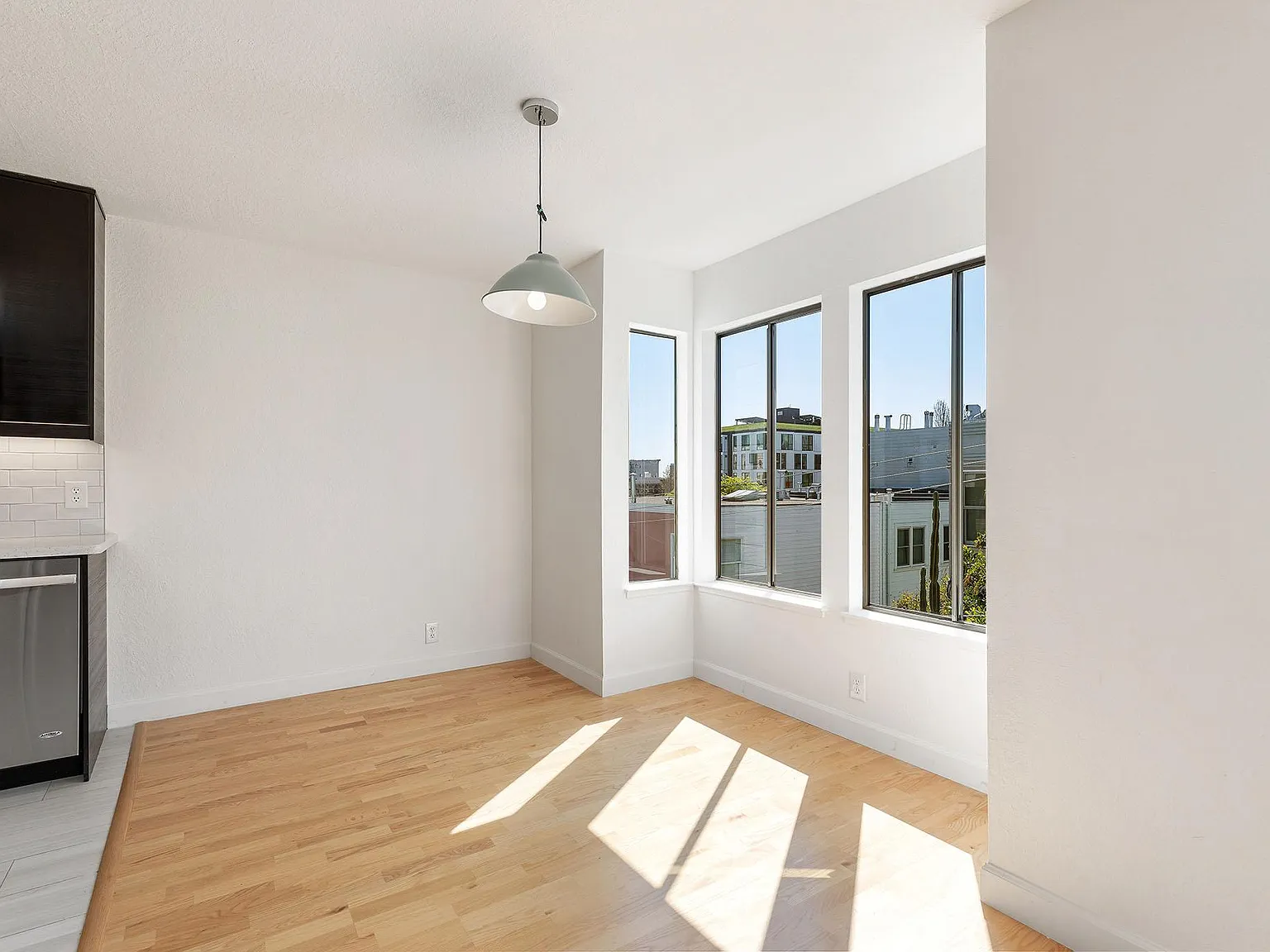 2 bed, 1400 sqft, $6,750 — Photo 2