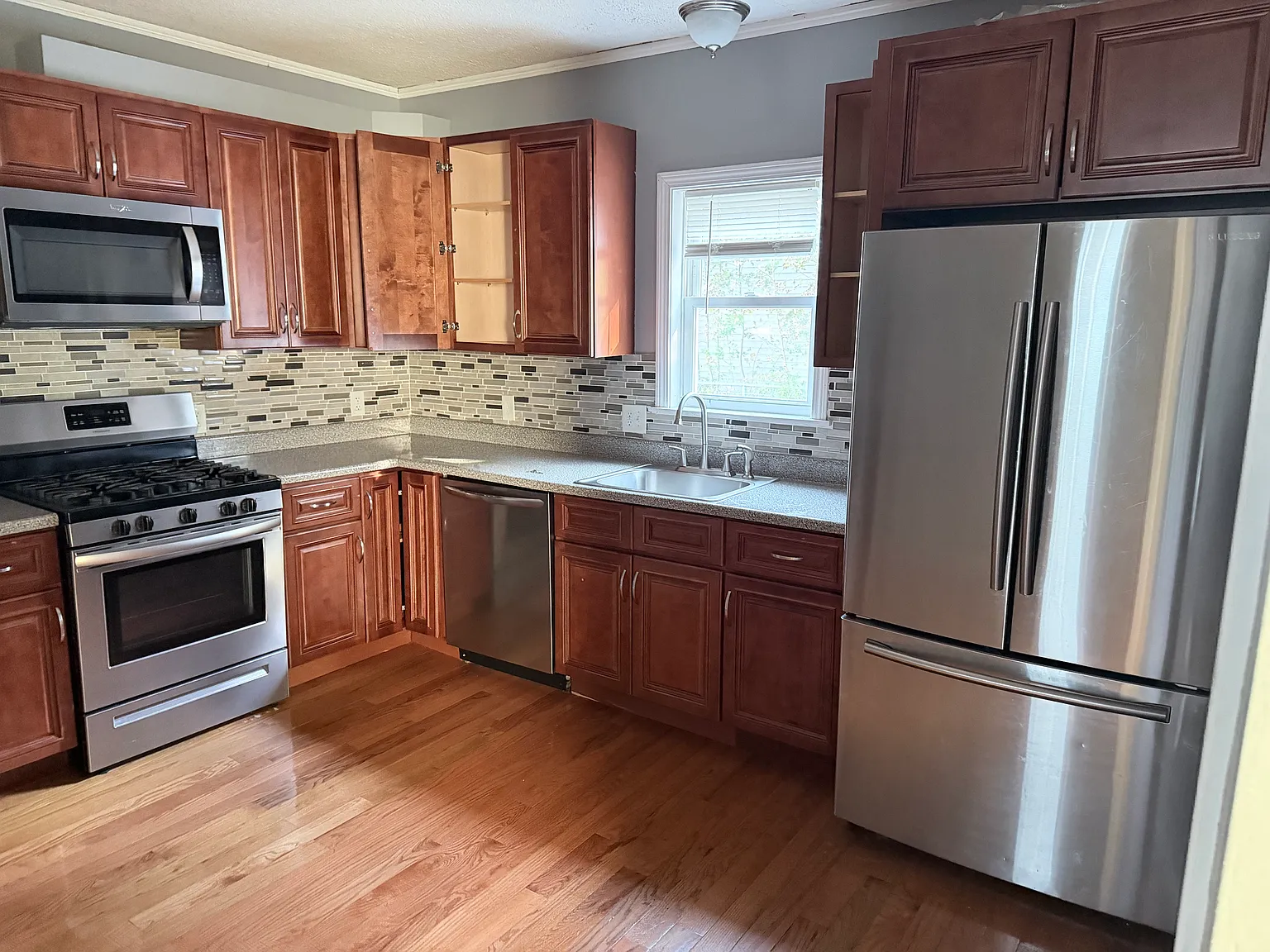 6 bed, $4,500 — Photo 2