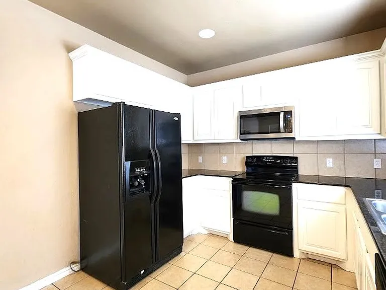 13705 & 13707 Oxford Dr — Photo 16