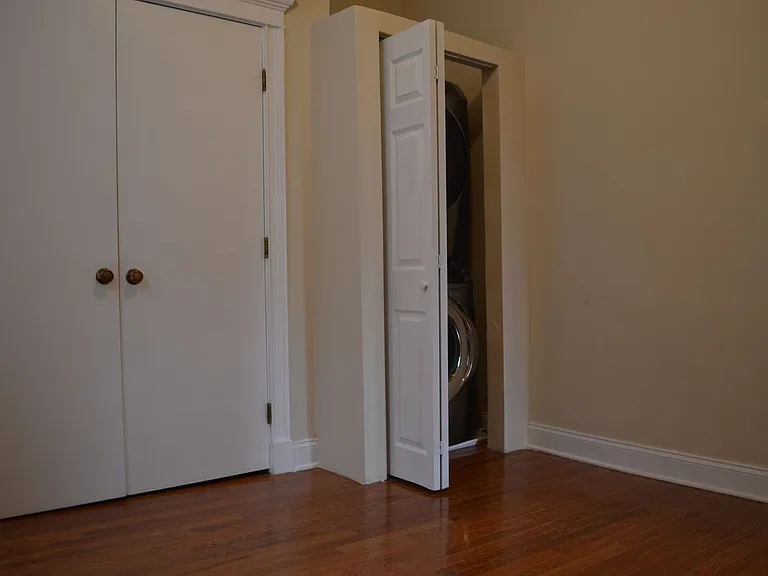 912 N Western Ave — Photo 5