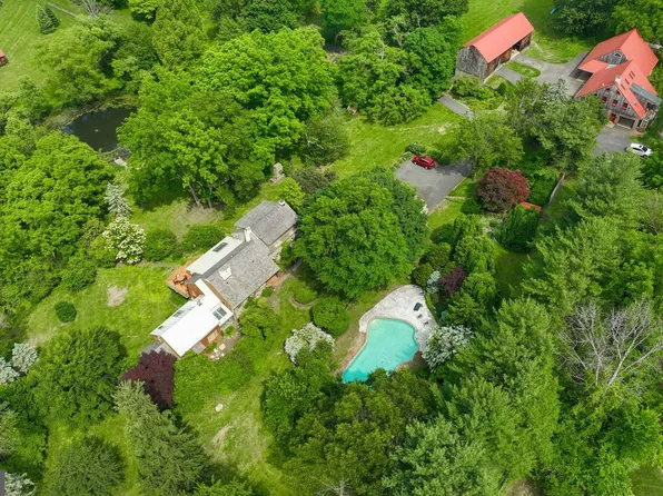 705 Schoffers Rd, Reading, PA 19606