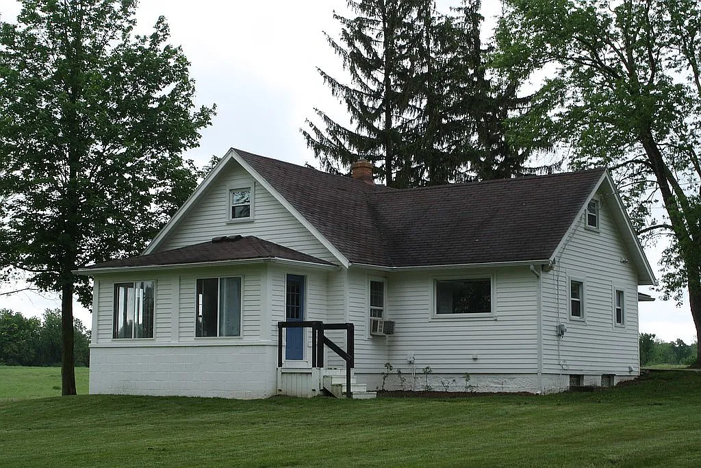 4650 Warren Rd photo 1