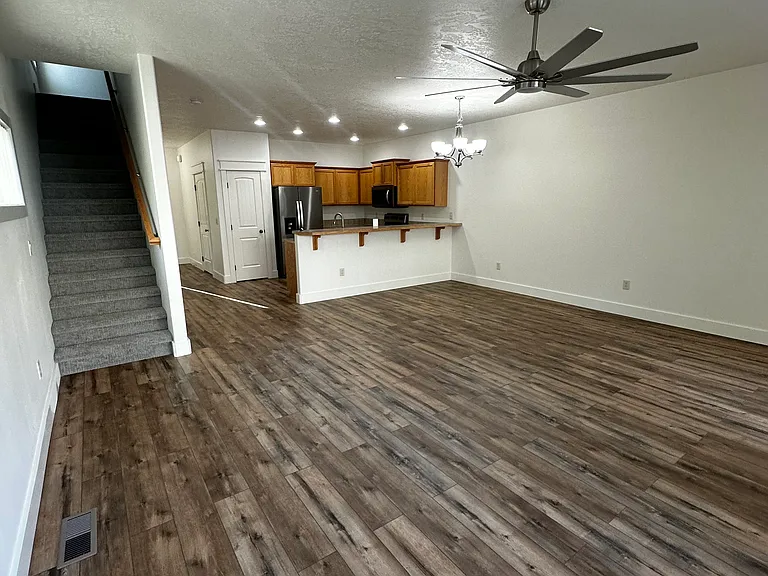 2125 S Amy Ave — Photo 9