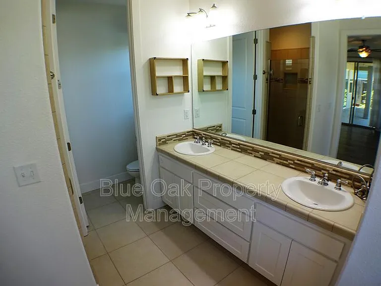 1584 Champlain Way — Photo 9