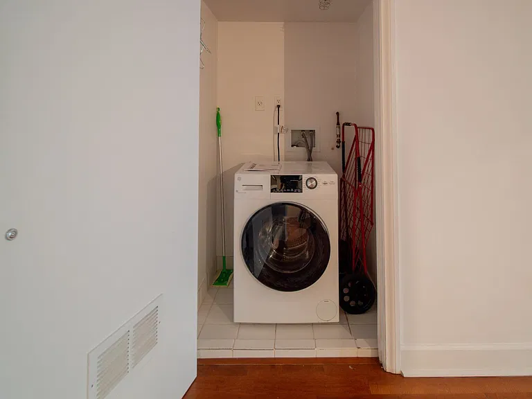 416 S Spring St #205 — Photo 16