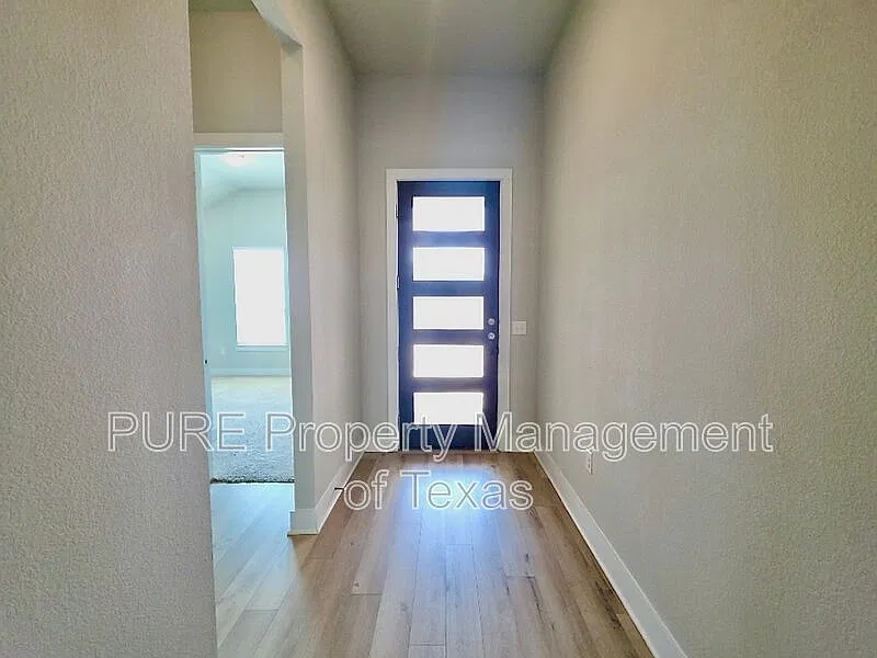 4 bed, 2.5 bath, 2222 sqft, $2,495 — Photo 3