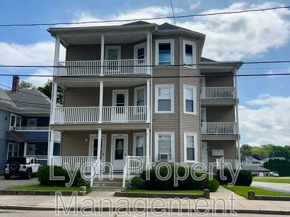 676 Grove St Unit 2F, Woonsocket, RI 02895