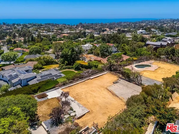 1051 El Medio Ave, Pacific Palisades, CA 90272