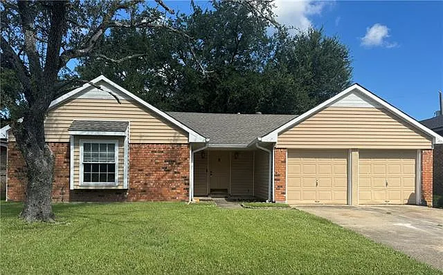 2537 English Colony Dr — Photo 1