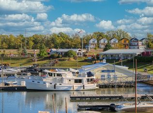 111 Harbor View Dr #214-2B, Ottawa, IL 61350