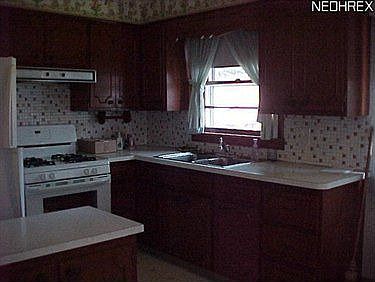 5th image of 3059 Hadley Ave