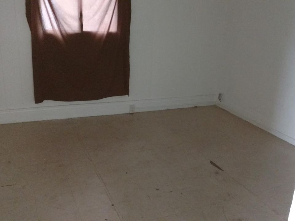 2nd image of 717 Wolf St #2