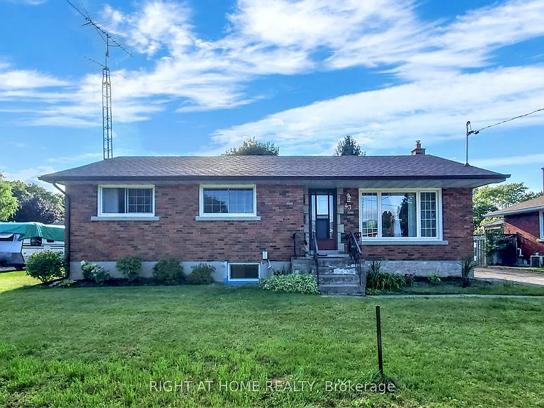 43 White St #MAIN — Photo 1