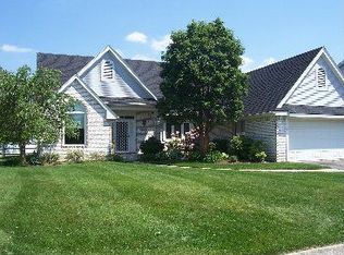 6024 Apple Meadow Dr, Sylvania, OH 43560