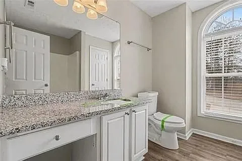 3 bed, 3.0 bath, 1786 sqft, $2,300 — Photo 2