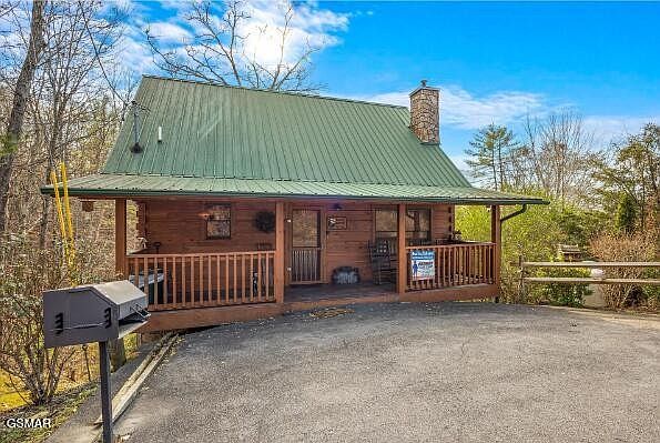 1st image of 920 Hideaway Hills Cir