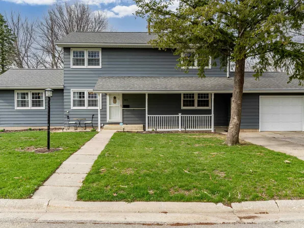 805 D Ave, Grundy Center, IA 50638