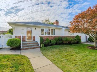 252 N Atlanta Ave, Massapequa, NY