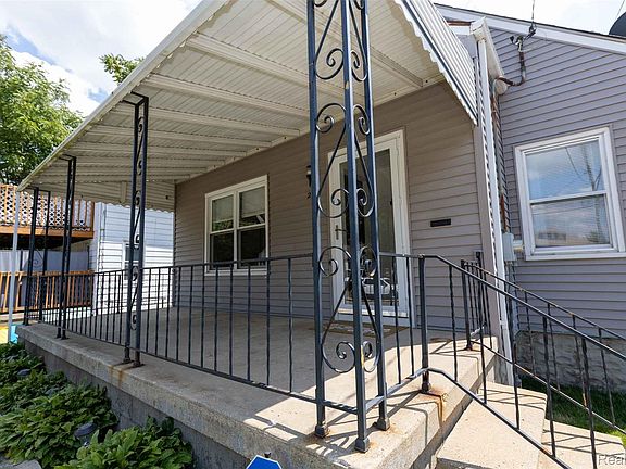 3rd image of 2117 Swayze St