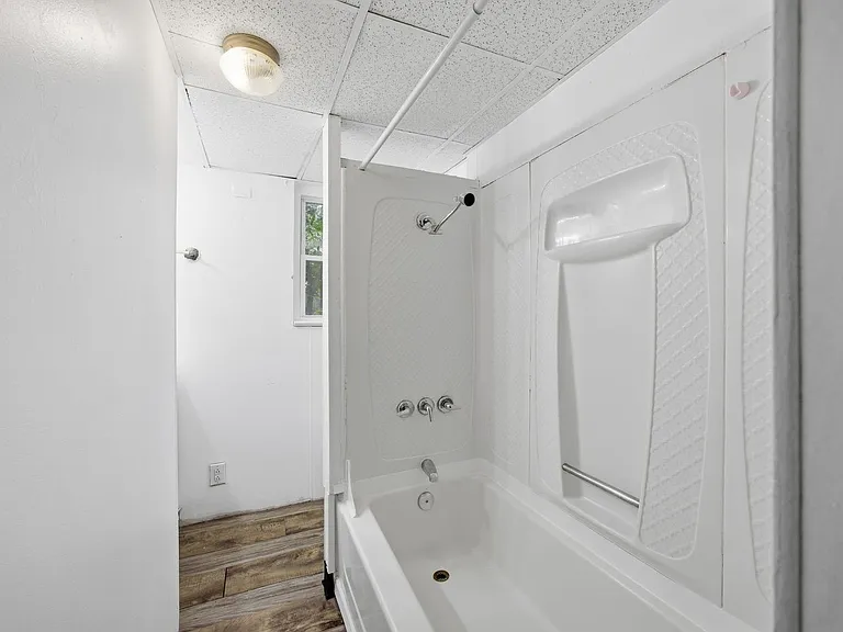 616 Lillian St — Photo 18