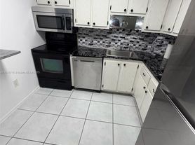 16950 W Dixie Highway Hwy, North Miami Beach, FL