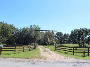 1750 Oakridge Rd, Weimar, TX 78962