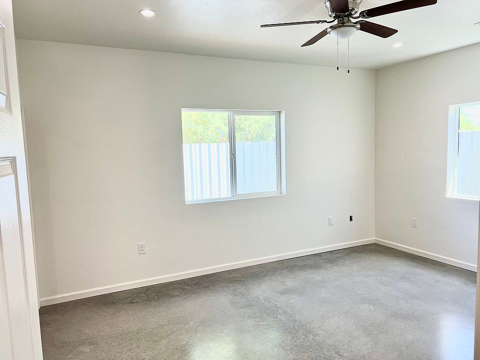 Huge bedrooms, primary has walk-in closet