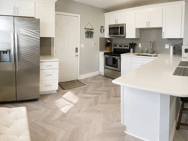 4733 W Wallace Ave — Photo 2