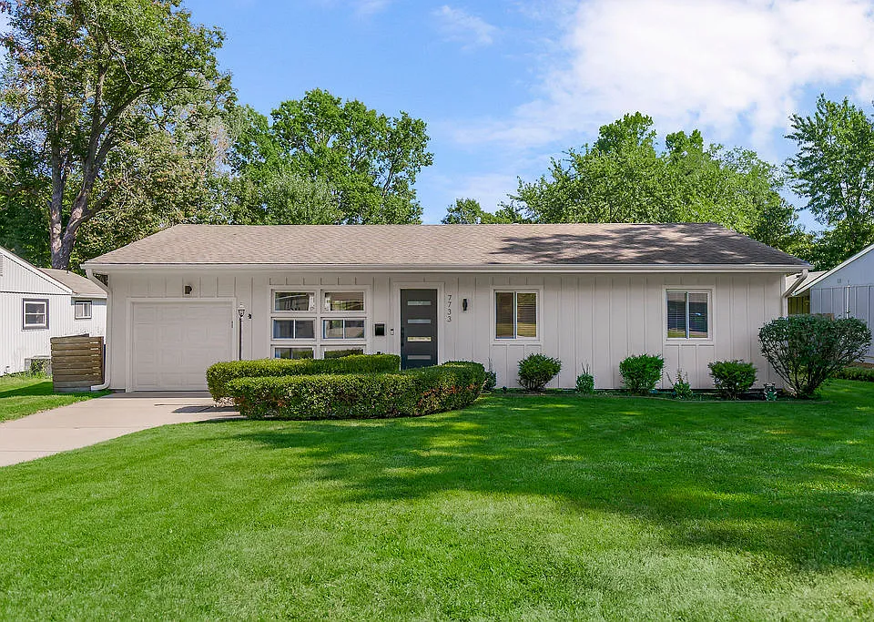 7733 Colonial Dr