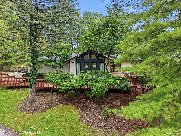 2nd image of 6733 Bloomfield Ln